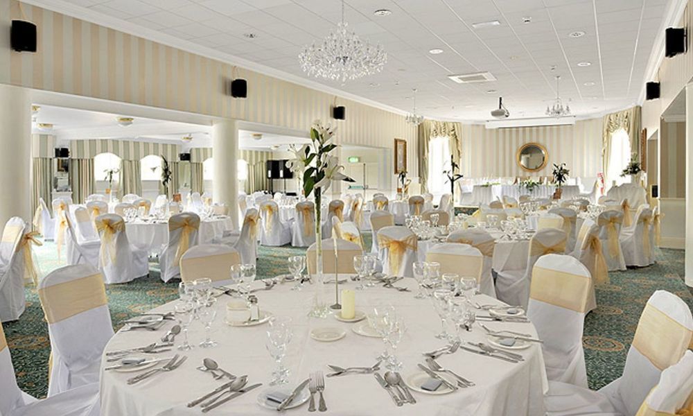 Bloomfield House Hotel, Leisure Club & Spa Мълингар Екстериор снимка